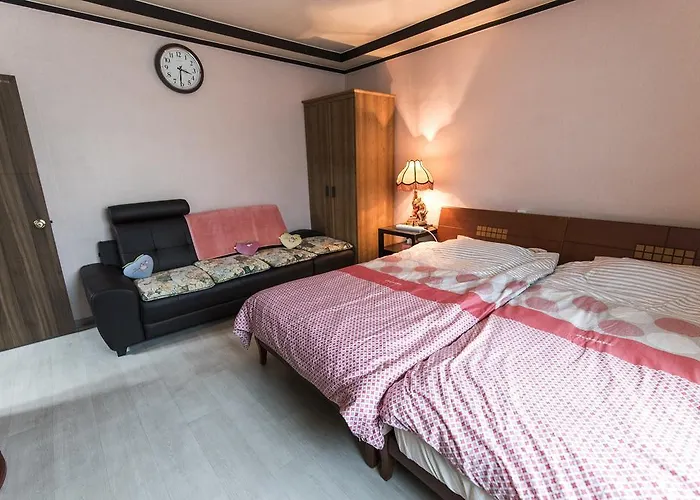 Riverside Guesthouse